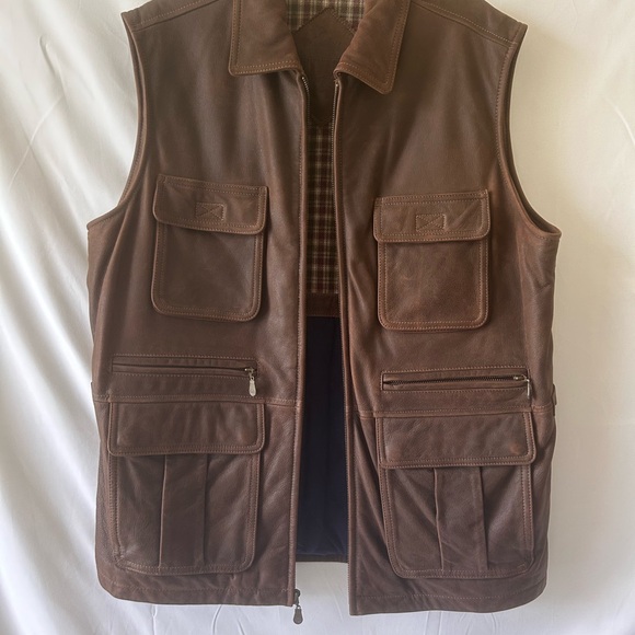Roundtree & Yorke Brown Outdoor Vest - Picture 2 of 16